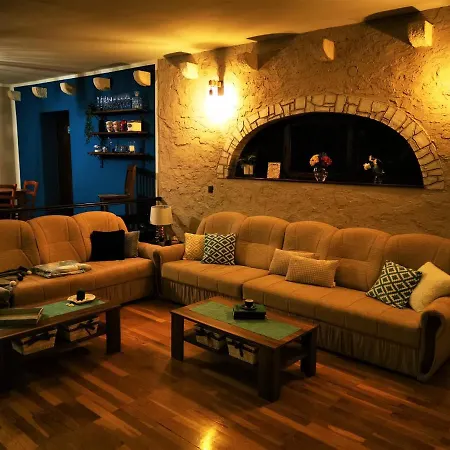 Lana Rustic *