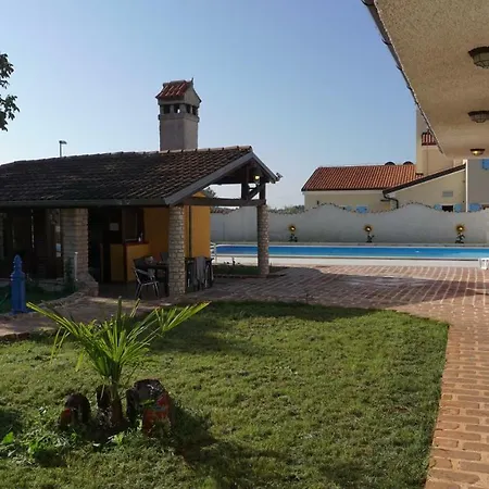 Lana Rustic Villa Pula